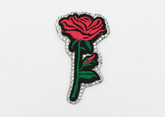 China El bordado de la flor del modelo de Rose remienda el material brillante 100% del poliéster del color proveedor
